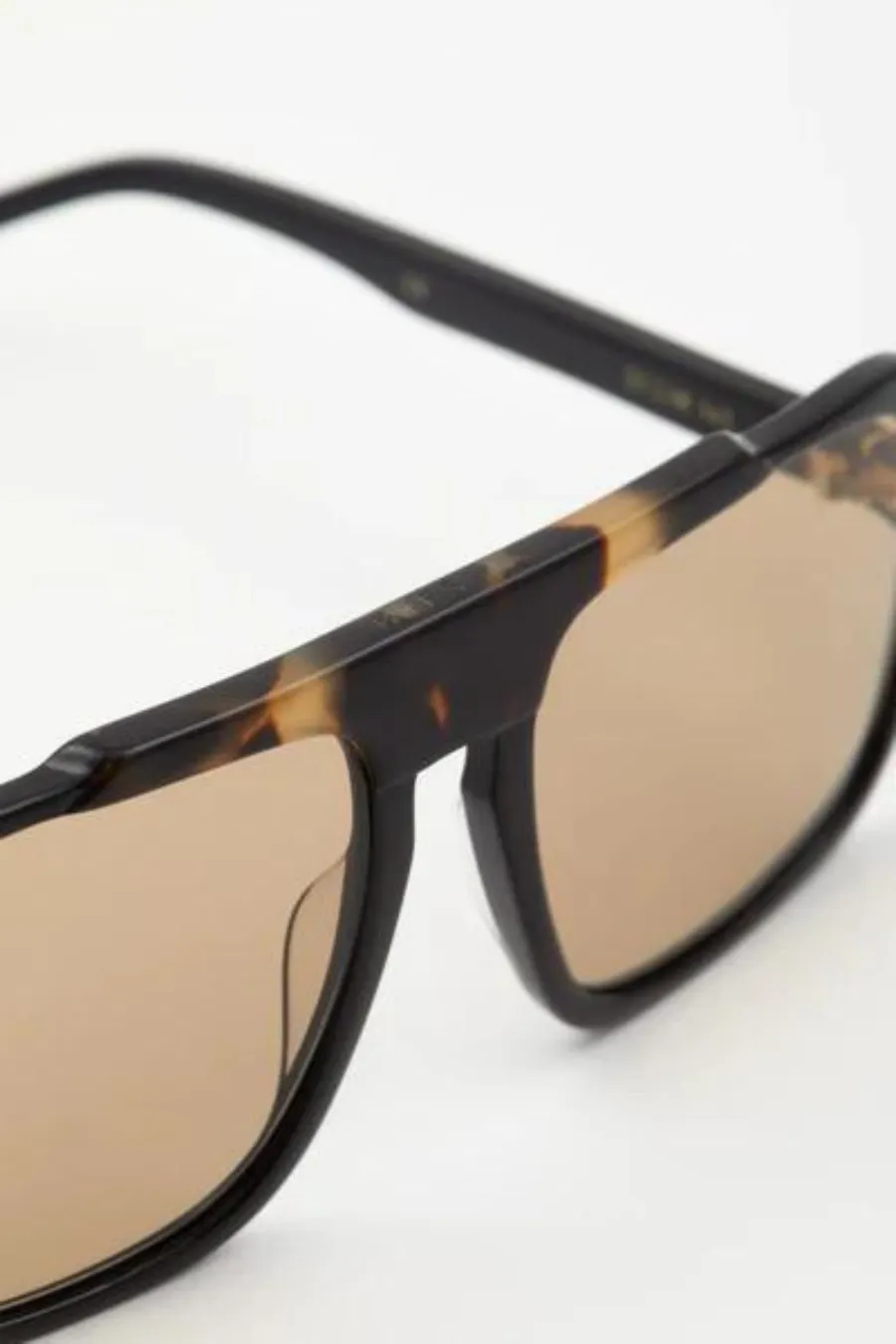 Frame 4 Havana Black