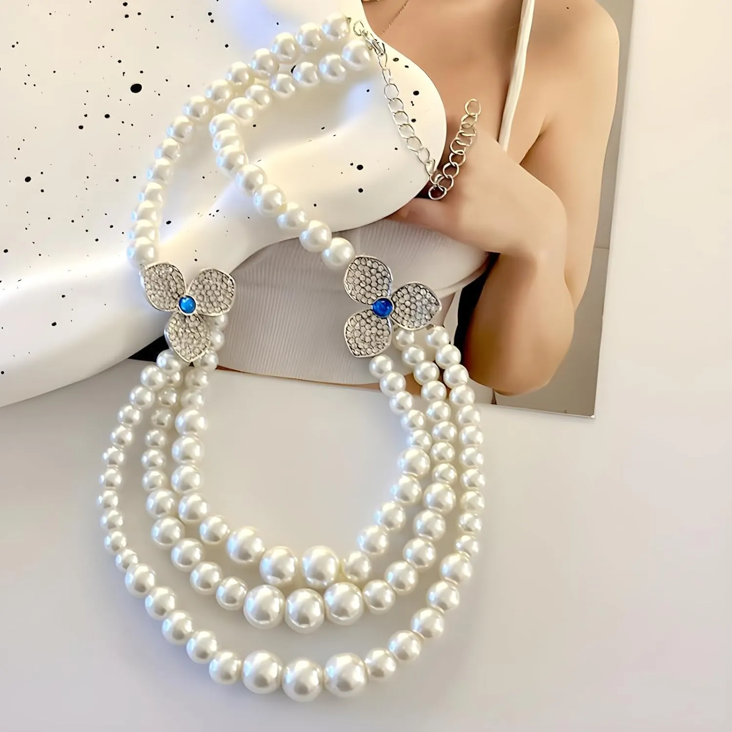 Imitation Pearl Daisy Flower Necklace Dainty 14K Gold Plated Layered Pearls Beaded Choker Necklaces for Women Trendy Jewelry Gifts