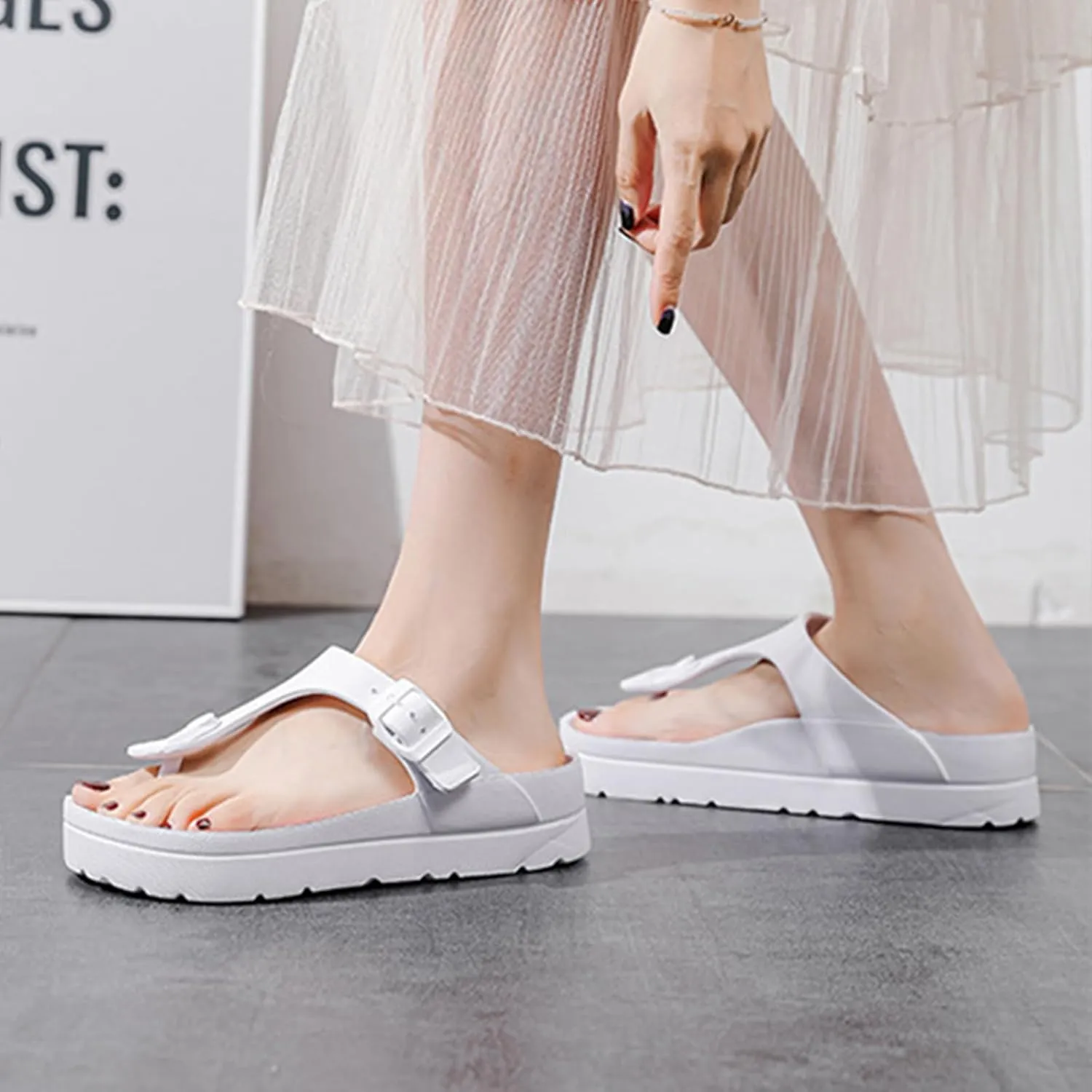 Women's Comfortable Non-slip Arch Support Orthopaedic Flip Flops,Summer Cute T-strap Flat Flip Flops with Adjustable Buckle EVA Sandals